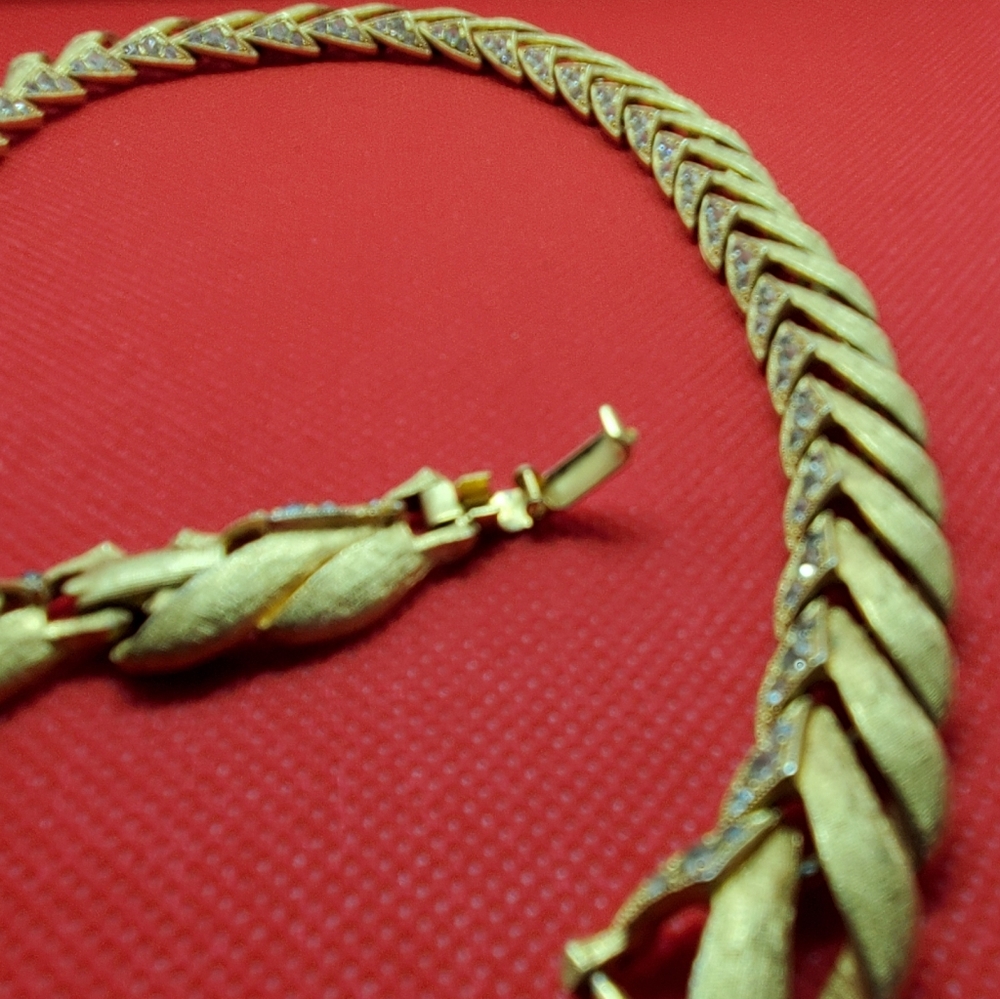 Vintage Amerique Gold Tone w/ Rhinestones Necklace